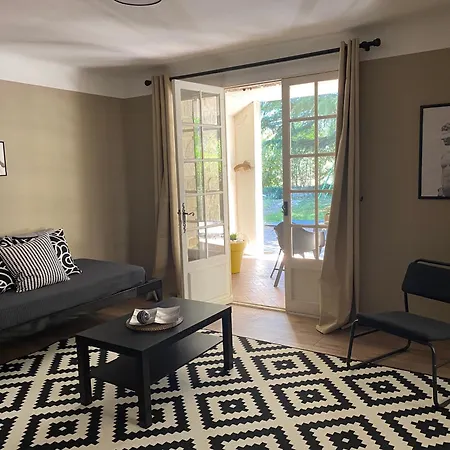 Apartment Avec Terrasse 3 Personnes Via Romana La Romaine *